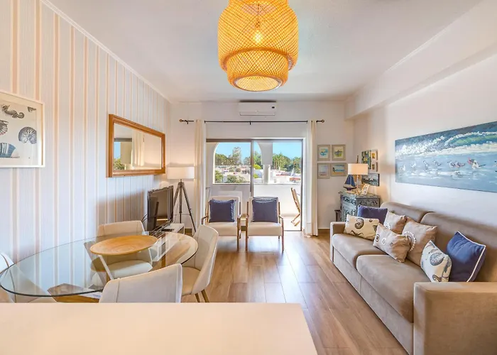 Apartment Gomes -free Airco, Wiffi & Swimming Pool- By Bedzy *